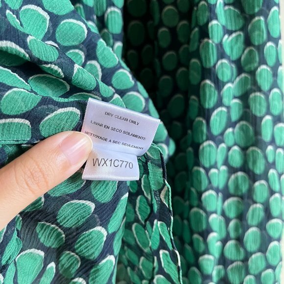 BCBGMAXAZRIA Off Shoulder Polka Dot‎ Tiered 100% Silk Blouse Top Womens Size M - Picture 4 of 6